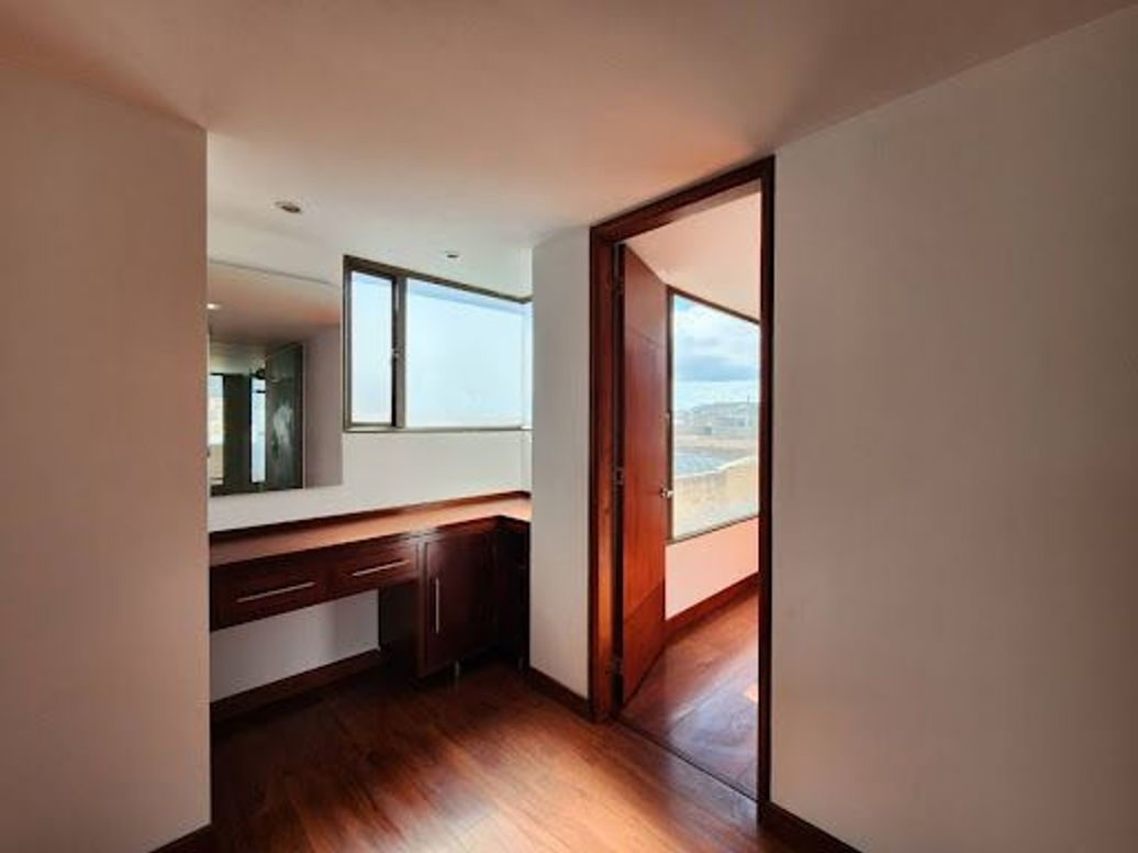Apartamento de 5 alcobas en venta en Santa Barbara Occidental, Bogotá, 340 m² · foto 18 de 20
