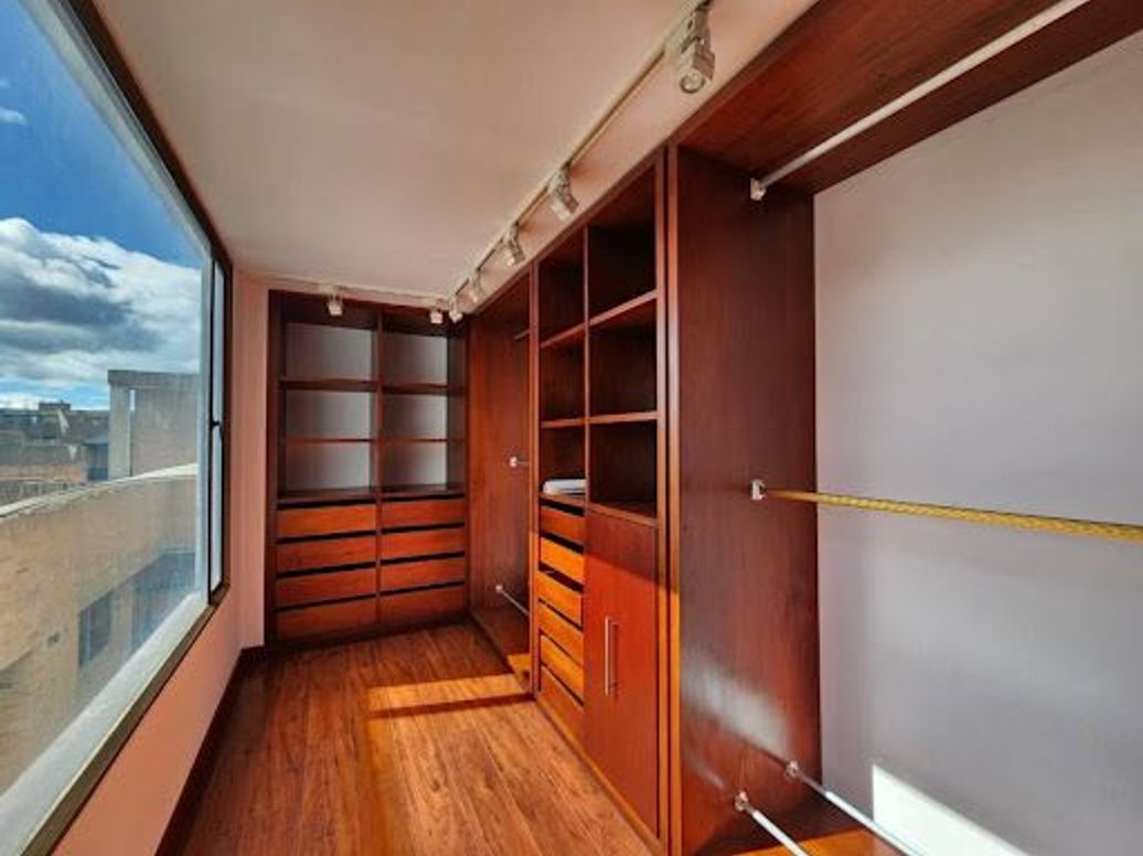 Apartamento de 5 alcobas en venta en Santa Barbara Occidental, Bogotá, 340 m² · foto 13 de 20