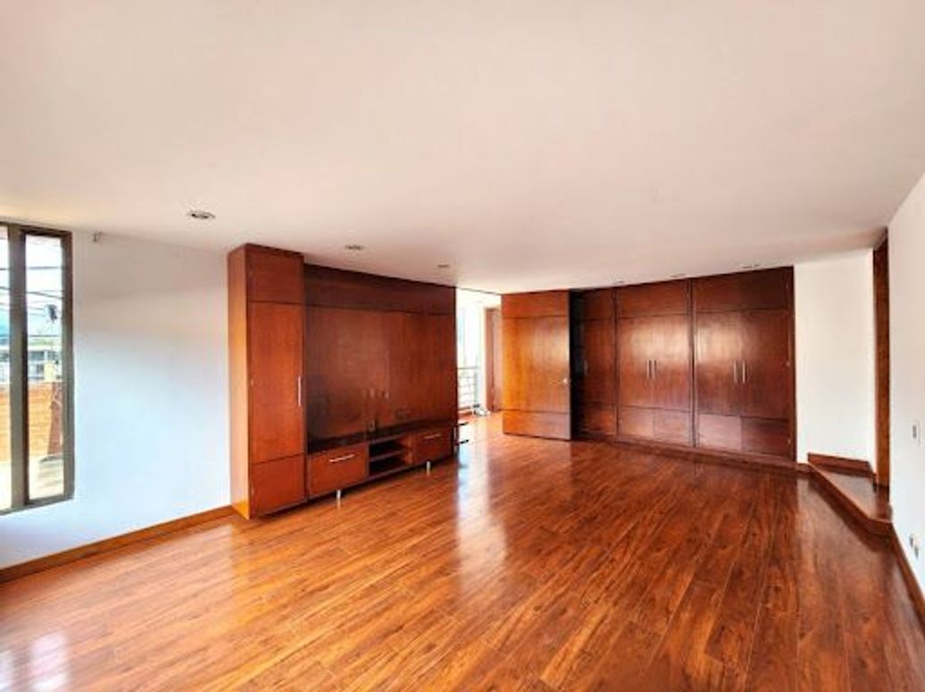 Apartamento de 5 alcobas en venta en Santa Barbara Occidental, Bogotá, 340 m² · foto 12 de 20
