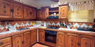 Casa campestre en arriendo, rodeada de naturaleza y tranquilidad. amplios espacios, jardín, zona verde y excelente vista, cerca de muchas zonas estratégicas de Rionegro, como centros comerciales, restaurantes, aeropuerto JMC  etc, portería 24h, ubicada en una zona muy segura y tranquila. Código Abad Faciolince CAS2479 Asesora Alejandra Gutiérrez 3174292454 