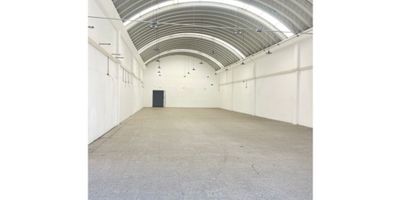 Bodega en arriendo – San Cristóbal Sur | 320 m²

Bodega ubicada en San Cristóbal Sur, ideal para almacenamiento, producción o actividades industriales livianas.


 
 Área total: 320 m²
 
 
 Capacidad eléctrica: 15 kVA
 
 
 1 baño
 


Espacio funcional con buena distribución y acceso, en un sector comercial. Ideal para empresas que buscan operar en el sur de Bogotá con buena conectividad y servicios básicos disponibles.
