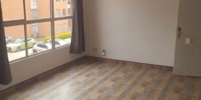 En venta apartamento en Ciudad Verde, conjunto Calicanto II. Ubicado en piso 3, con una superficie total de 46 metros cuadrados. Cuenta con 2 habitaciones, sala comedor, un espacio adicional para tercera habitación o estudio, y un baño. Excelente iluminación gracias a sus ventanas grandes y modernas. El piso es de cerámica y las paredes están estucadas y pintadas. El conjunto ofrece comodidades como comedor, agua potable, estudio/oficina, apto para mascotas, agua, drenaje, luz y alumbrado.  Año de construcción 2019, en excelente estado de conservación. Ideal para familias que deseen un hogar acogedor y funcional. Aplica para créditos hipotecarios de diversas entidades financieras. ¡No pierdas la oportunidad de adquirir este inmueble en un desarrollo exclusivo como Calicanto II! DSI-736
