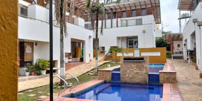En exclusivo condominio familiar,  se vende hermosa propiedad de 2 niveles de construcción tipo colonial rustico vintage, con acabados en bambú,  e inigualable vista a la cordillera desde su balcón.  Cuenta con cocina abierta, zona de ropas, habitación en primer nivel.  El condominio cuenta con piscina, jacuzzi climatizado, kiosko, tanque de almacenamiento de agua potable, circuito cerrado, iluminación con sensores de movimiento y todos los servicios públicos.  