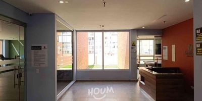 [VEN] ID HOUM: 153342

En Houm te ayudamos de forma fácil y segura. Los beneficios de comprar con nosotros:
    • Te ayudamos a conseguir financiamiento a través de una asesoría personalizada
    • Mediación y seguimiento de todo el proceso
    • Ponemos a tu disposición profesionales en notariado, registro y asesoría jurídica
¡Solo te preocupas de las firmas!

Departamento en venta, ubicado en el barrio Ciudadela la prosperidad, con una superficie construida de 57.00 m² y superficie total de 57.00 m². 

Sus principales características son:

    • 3 dormitorios
    • 2 baños
    • Admite mascotas
    • Año de construcción: 2018
            
Además, el inmueble cuenta con las siguientes amenidades:

    • Salón de eventos
    • Ascensor
    • Zona de juegos
    • Alberca
    • Gimnasio
    • Zona de asadores

Si compras con nosotros, te brindamos asesoría personalizada durante todo el proceso.
Más que una inmobiliaria, somos Houm.
*Aplican T&C