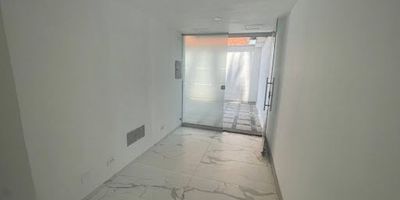 Local en el Centro Comercial Cosmocentro de la ciudad de Cali, doscientos cincuenta y seis metros cuadrados, disponible a partir de diciembre de 2020.