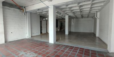 Alberto Alvarez ofrece en arriendo una bodega ubicada en el sector de San Benito. Este inmueble, situado en el cuarto piso, cuenta con un area de 100m. malacate para carga, espacio abierto, lo que lo hace ideal para diversas actividades. La bodega dispone de energia monofasica, 2 banos. Y es perfecta para almacenamiento, showrooms, fabricacion textil y afines, Aprovecha esta oportunidad para establecer tu negocio en una ubicacion estrategica y funcional. Contactanos para mas informacion!
