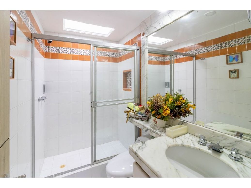 Casa de 3 alcobas en venta en Gratamira, Bogotá, 302 m² · foto 13 de 20