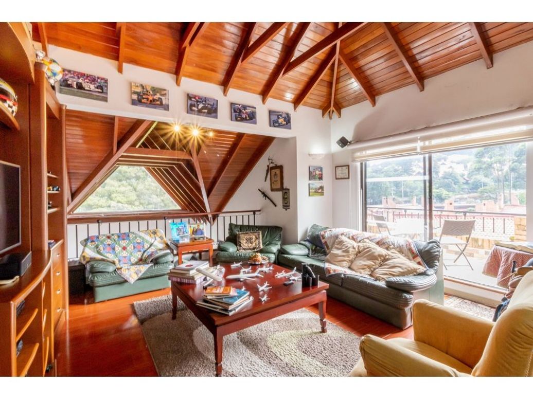 Casa de 3 alcobas en venta en Gratamira, Bogotá, 302 m² · foto 11 de 20