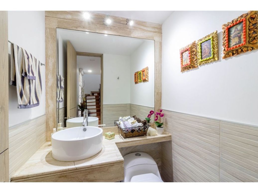 Casa de 3 alcobas en venta en Gratamira, Bogotá, 302 m² · foto 3 de 20