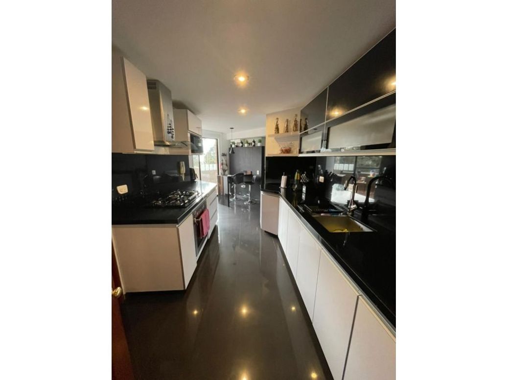 Apartamento de 3 alcobas en venta en Sierras Del Moral, Bogotá, 220 m² · foto 15 de 20