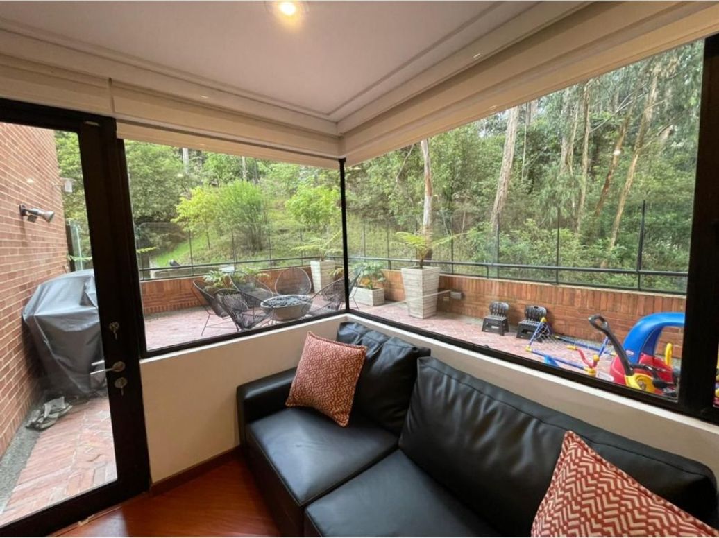 Apartamento de 3 alcobas en venta en Sierras Del Moral, Bogotá, 220 m² · foto 2 de 20
