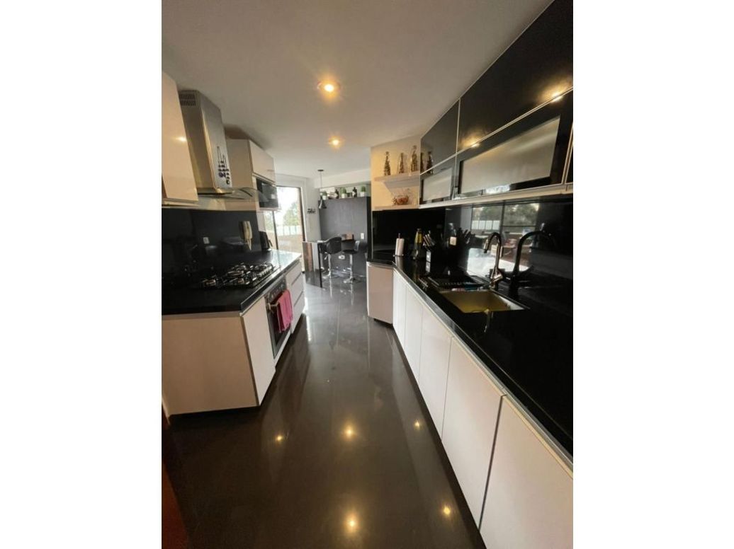 Apartamento de 3 alcobas en venta en Sierras Del Moral, Bogotá, 220 m² · foto 16 de 20