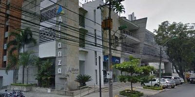 Excelente oportunidad para traer tú marca a un Centro Comercial en constante renovación y crecimiento, local ubicado en el primer piso tiene una vitrína comercial importante qué dará visibilidad y será un punto de referencia.