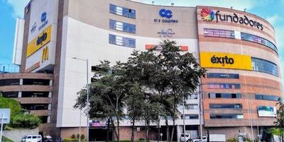 Uno de los centros comerciales mas tradicionales de Manizales, comercio, hoteles, profesionales de oficinas y consultorios. Local ideal para inversionista, arrendado a idiomas Smart, contrato vigente hasta el 30 de diciembre de 2027, canon $16.500.000 , mas admón. , mas IVA, con incrementos del IPC. A partir de Diciembre 30 de 2024 el canón quedara en $18.000.000.