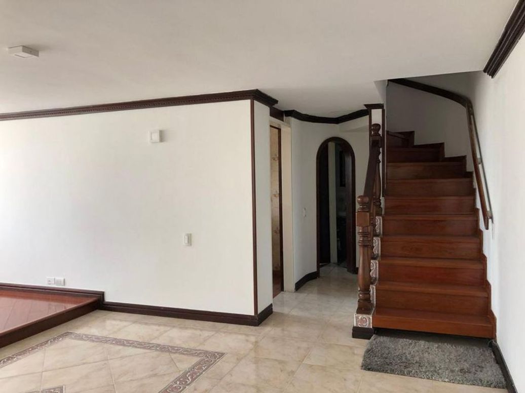 Apartamento de 3 alcobas en venta en Ub. Cordoba, Bogotá, 108 m² · foto 2 de 13