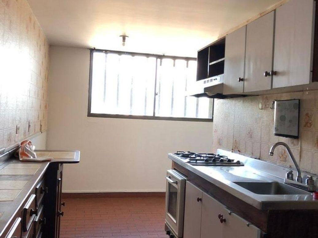 Apartamento de 3 alcobas en venta en Ub. Cordoba, Bogotá, 108 m² · foto 3 de 13