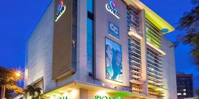 Dos locales comerciales en venta. Cada uno de estos locales cuenta con un contrato de arrendamiento vigente con marcas reconocidas a nivel nacional, y los contratos tienen una duración superior a los 10 años. Esta característica le asegura una inversión confiable con una excelente rentabilidad a largo plazo.