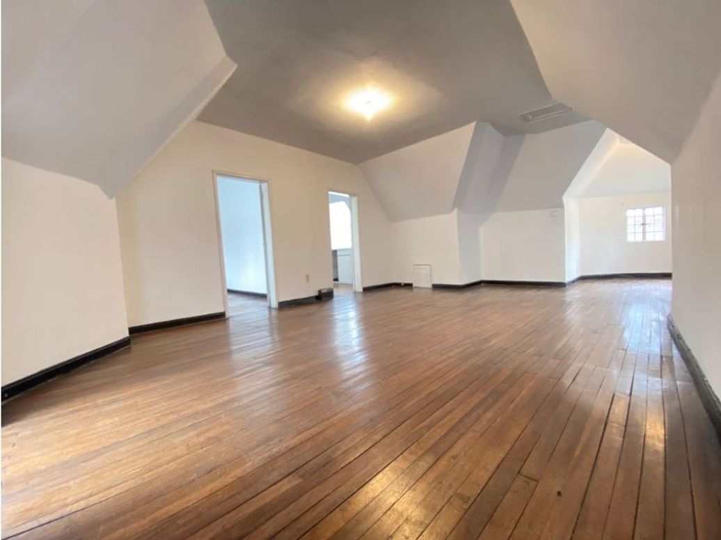 Casa de 8 alcobas en venta en Zona Industrial, Bogotá, 650 m² · foto 13 de 20