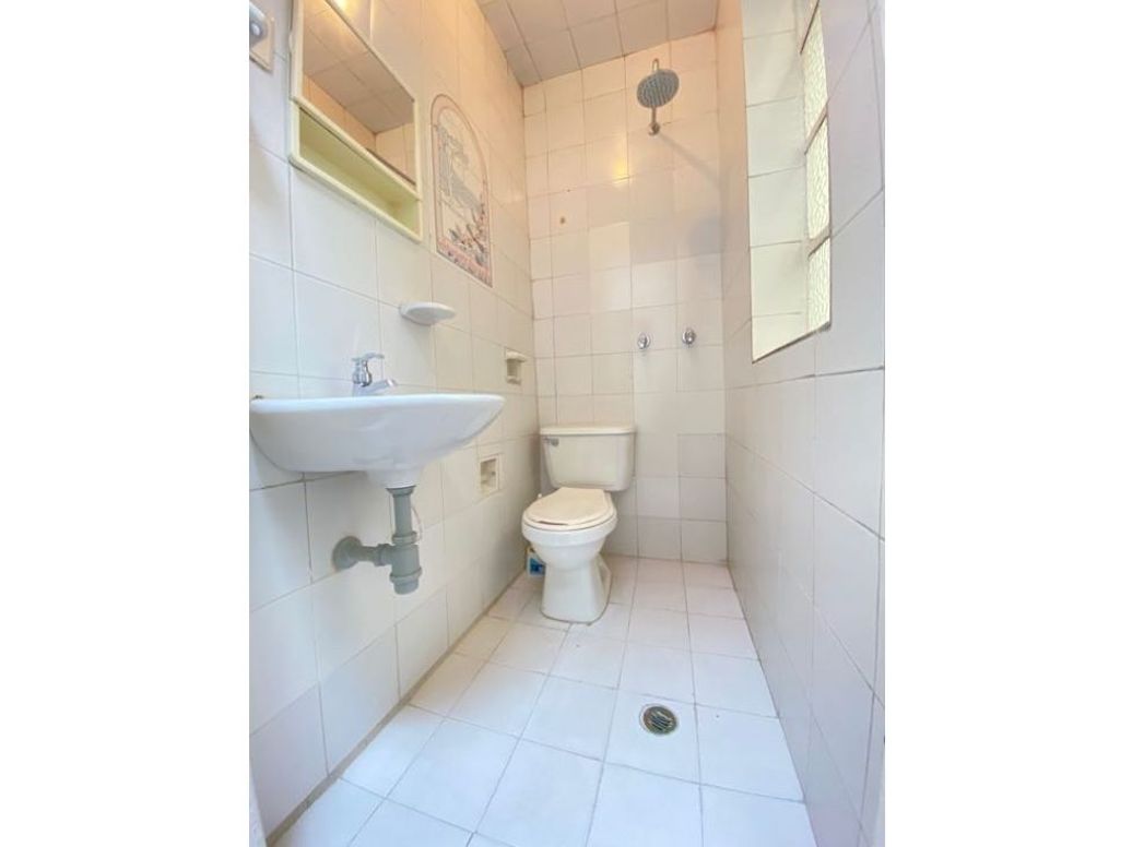 Casa de 8 alcobas en venta en Zona Industrial, Bogotá, 650 m² · foto 9 de 20