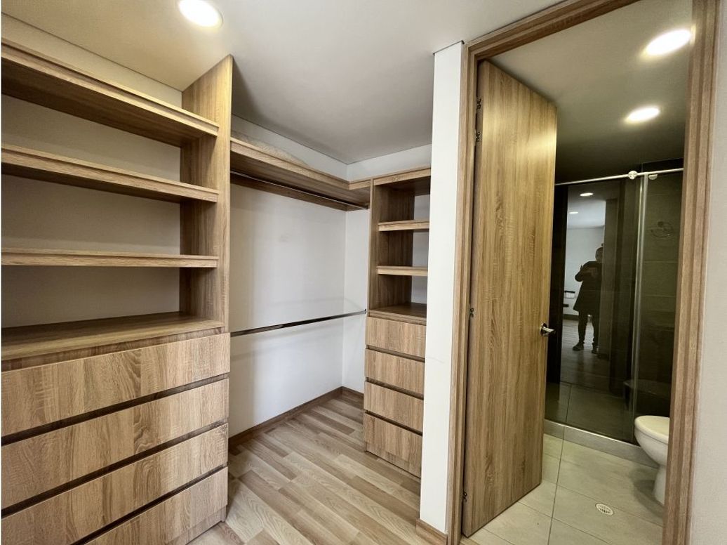 Apartamento de 3 alcobas en venta en Quinta Paredes, Bogotá, 98 m² · foto 4 de 16