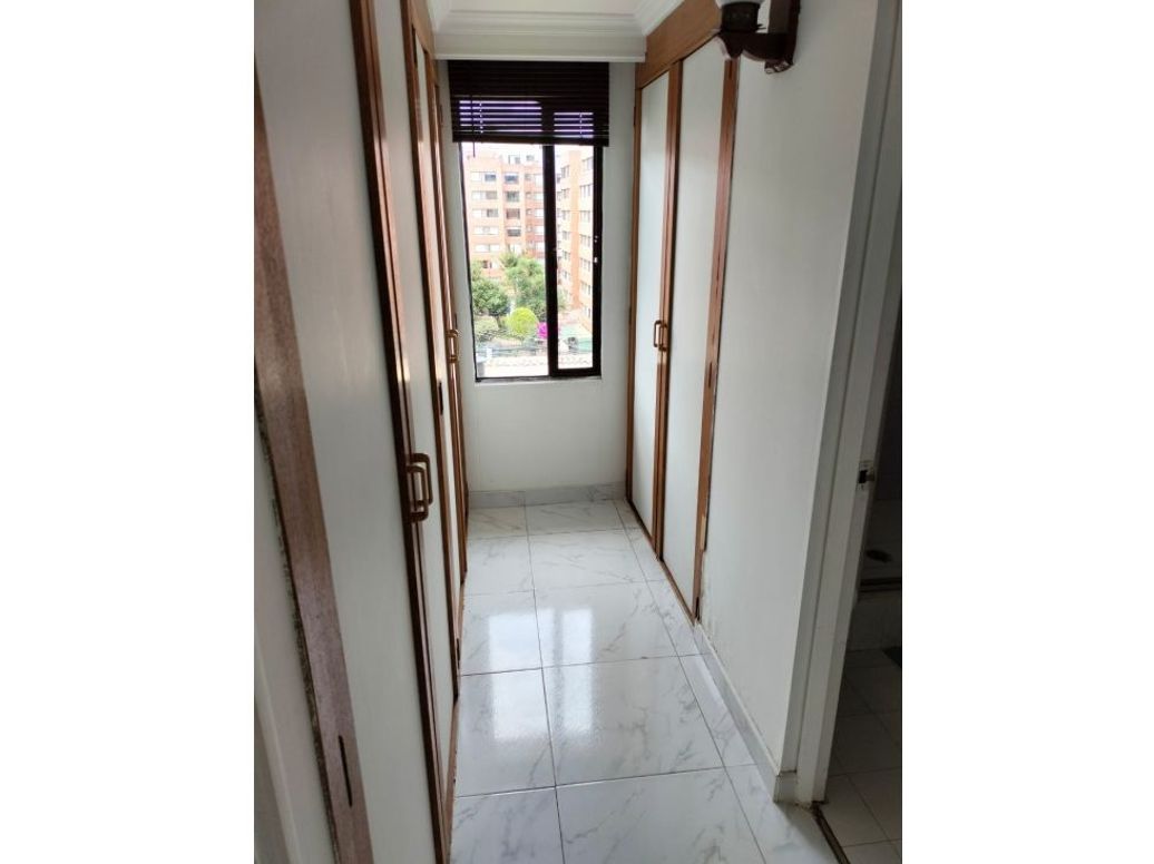Apartamento de 3 alcobas en venta en Cedro Narvaez, Bogotá, 140 m² · foto 15 de 20