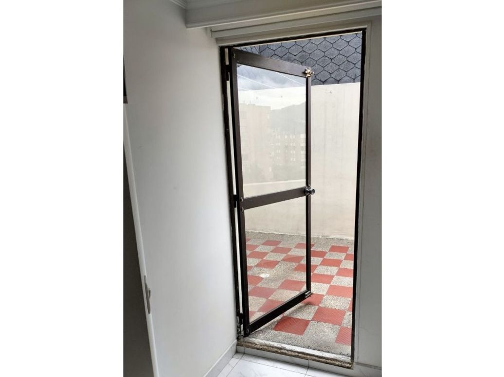 Apartamento de 3 alcobas en venta en Cedro Narvaez, Bogotá, 140 m² · foto 12 de 20