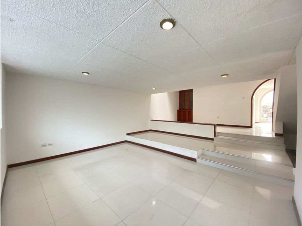 Casa en venta en Normandía, Bogotá · foto 4 de 20