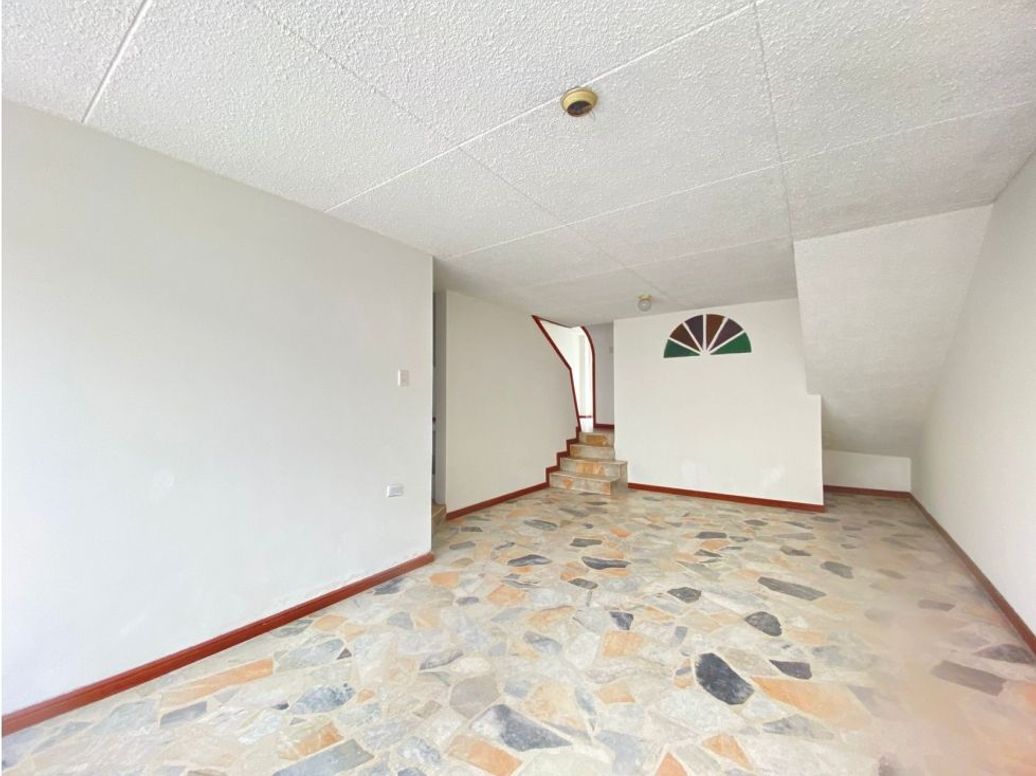 Casa en venta en Normandía, Bogotá · foto 3 de 20