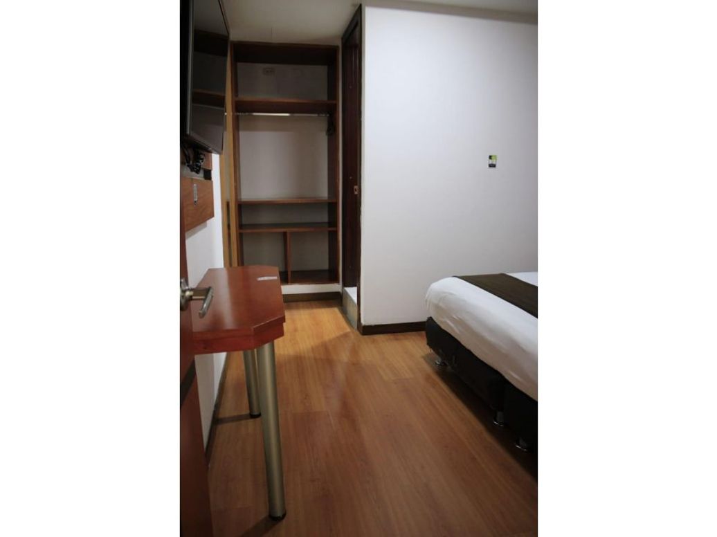 Casa de 20 alcobas en venta en Quinta Paredes, Bogotá, 532 m² · foto 7 de 20