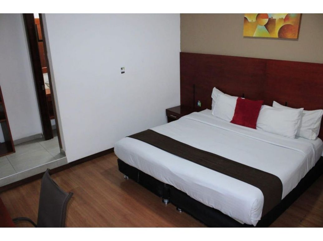 Casa de 20 alcobas en venta en Quinta Paredes, Bogotá, 532 m² · foto 9 de 20