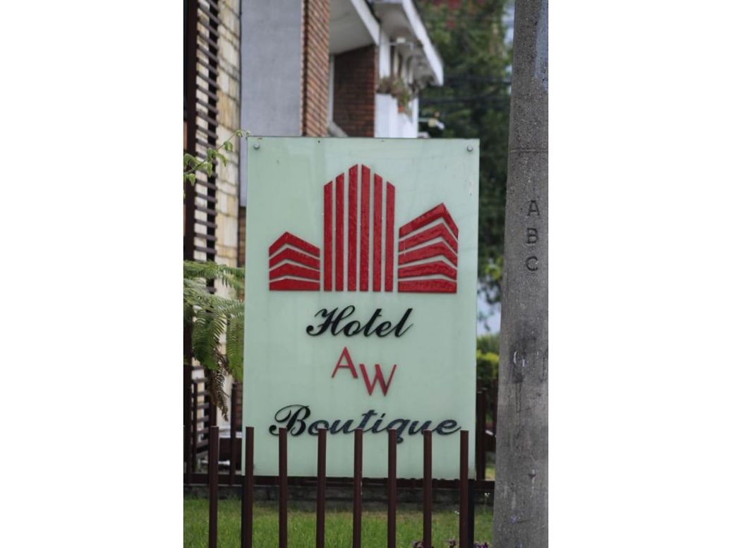 Casa de 20 alcobas en venta en Quinta Paredes, Bogotá, 532 m² · foto 2 de 20