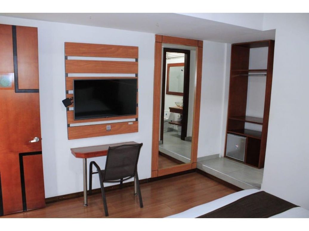 Casa de 20 alcobas en venta en Quinta Paredes, Bogotá, 532 m² · foto 15 de 20