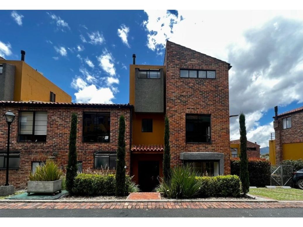 Casa de 3 alcobas en venta en Casa Blanca Suba, Bogotá, 300 m² · foto 2 de 20