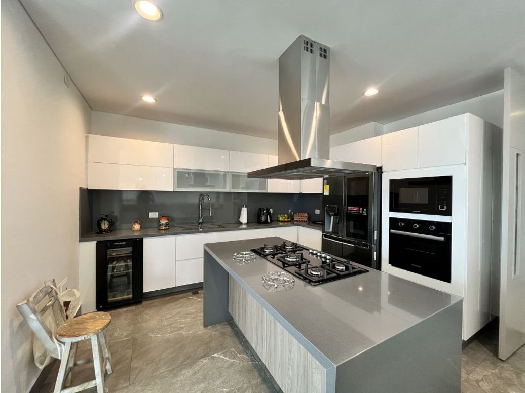 Apartamento de 3 alcobas en venta en Niza Suba, Bogotá, 245 m² · foto 16 de 20