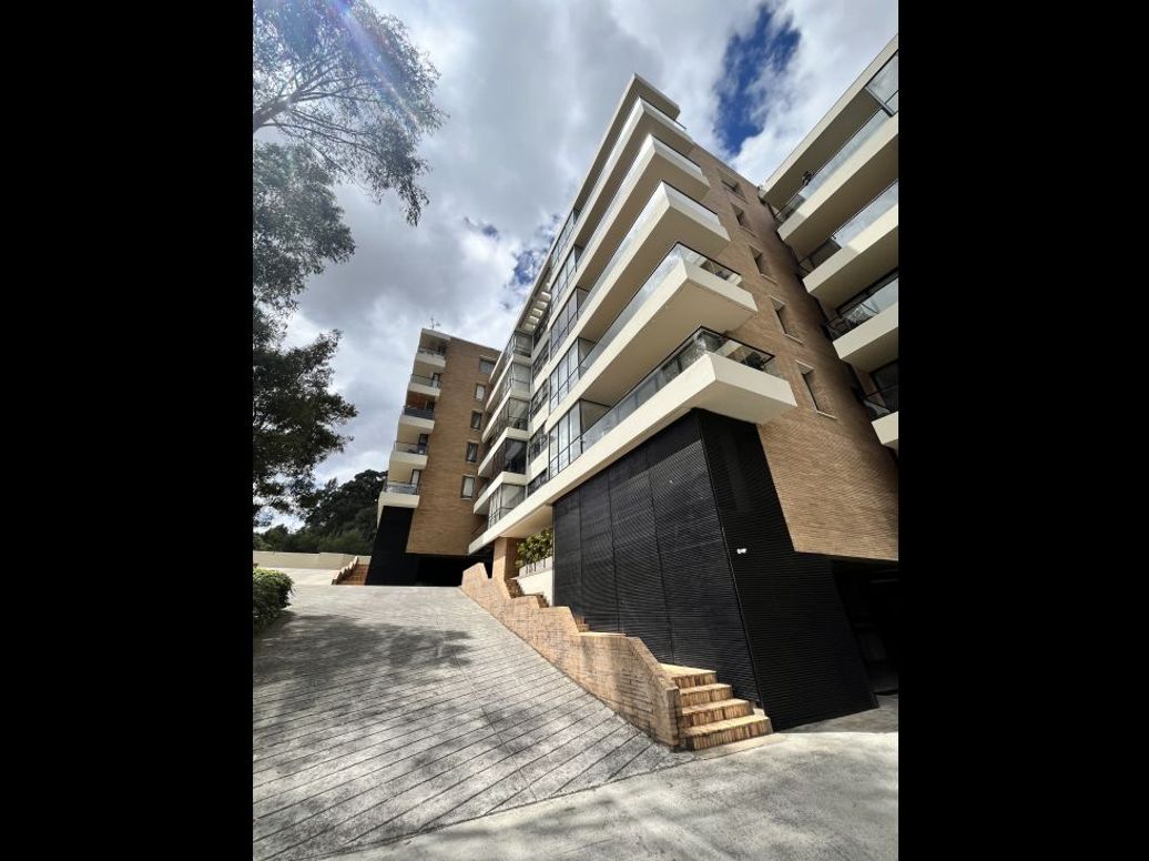 Apartamento de 3 alcobas en venta en Niza Suba, Bogotá, 245 m² · foto 2 de 20