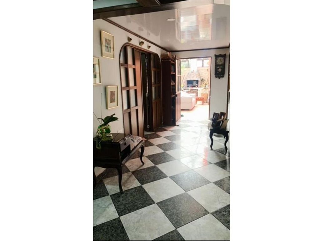 Casa de 4 alcobas en venta en Normandía, Bogotá, 236 m² · foto 3 de 13