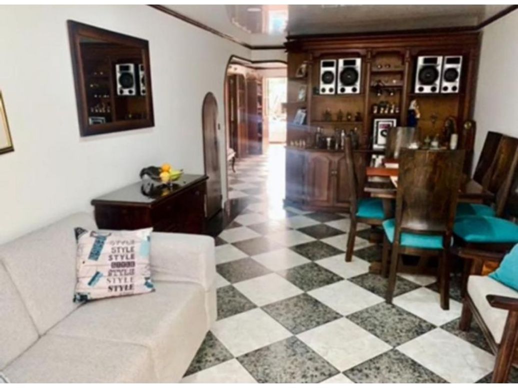 Casa de 4 alcobas en venta en Normandía, Bogotá, 236 m² · foto 4 de 13