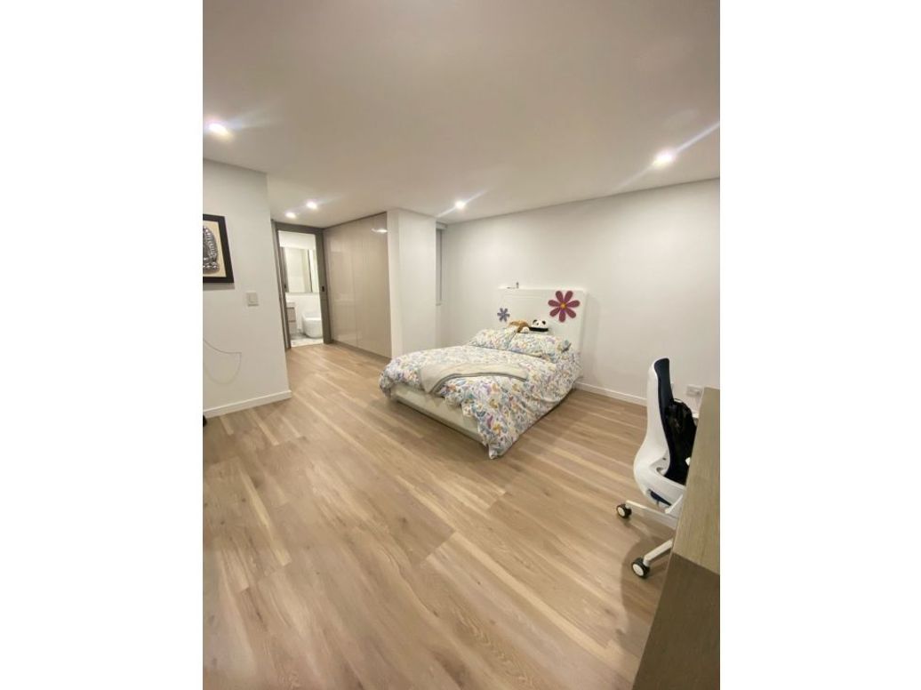 Casa de 6 alcobas en venta en San José De Bavaria, Bogotá, 300 m² · foto 18 de 20