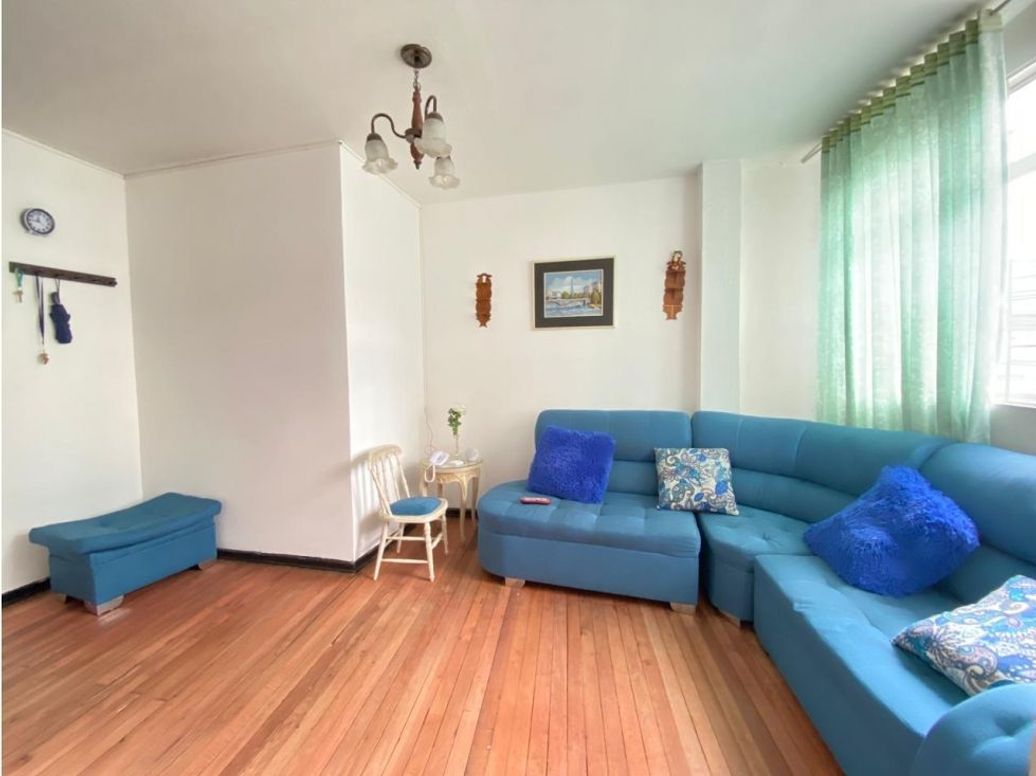 Casa de 5 alcobas en venta en Los Alcázares, Bogotá, 315 m² · foto 2 de 16
