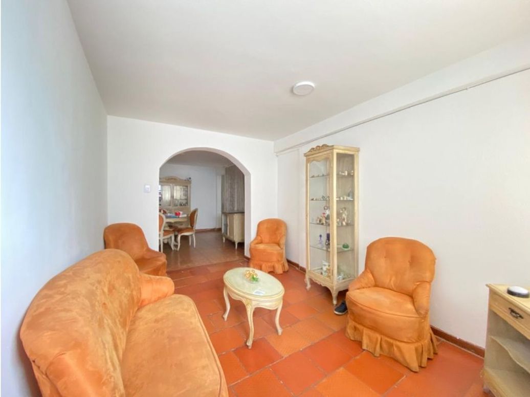 Casa de 5 alcobas en venta en Los Alcázares, Bogotá, 315 m² · foto 6 de 16
