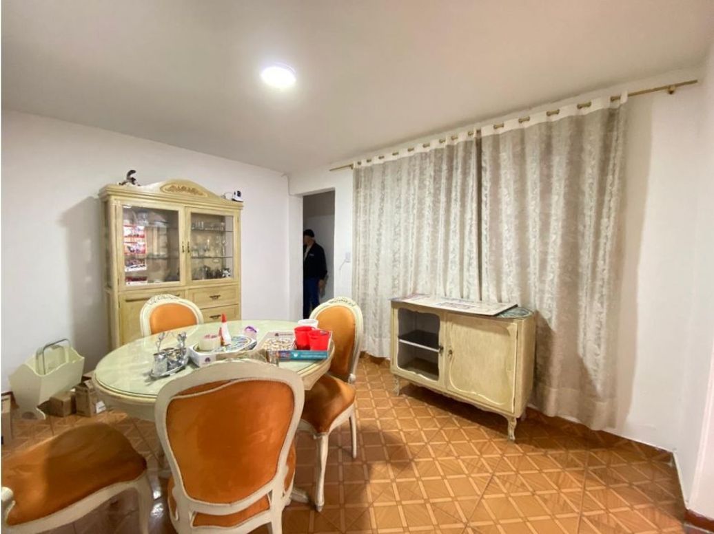 Casa de 5 alcobas en venta en Los Alcázares, Bogotá, 315 m² · foto 7 de 16