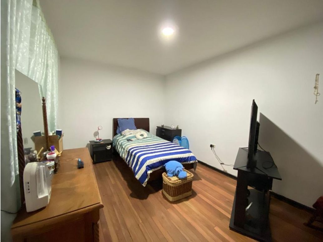 Casa de 5 alcobas en venta en Los Alcázares, Bogotá, 315 m² · foto 12 de 16