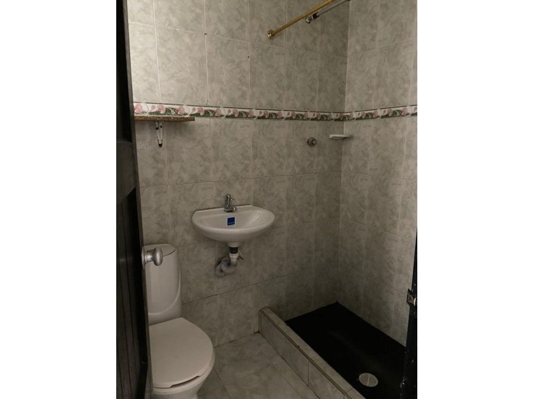 Casa de 8 alcobas en venta en Suba Centro, Bogotá, 216 m² · foto 8 de 19