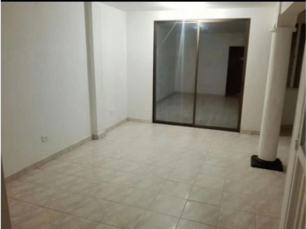 Casa de 8 alcobas en venta en Suba Centro, Bogotá, 216 m² · foto 4 de 19