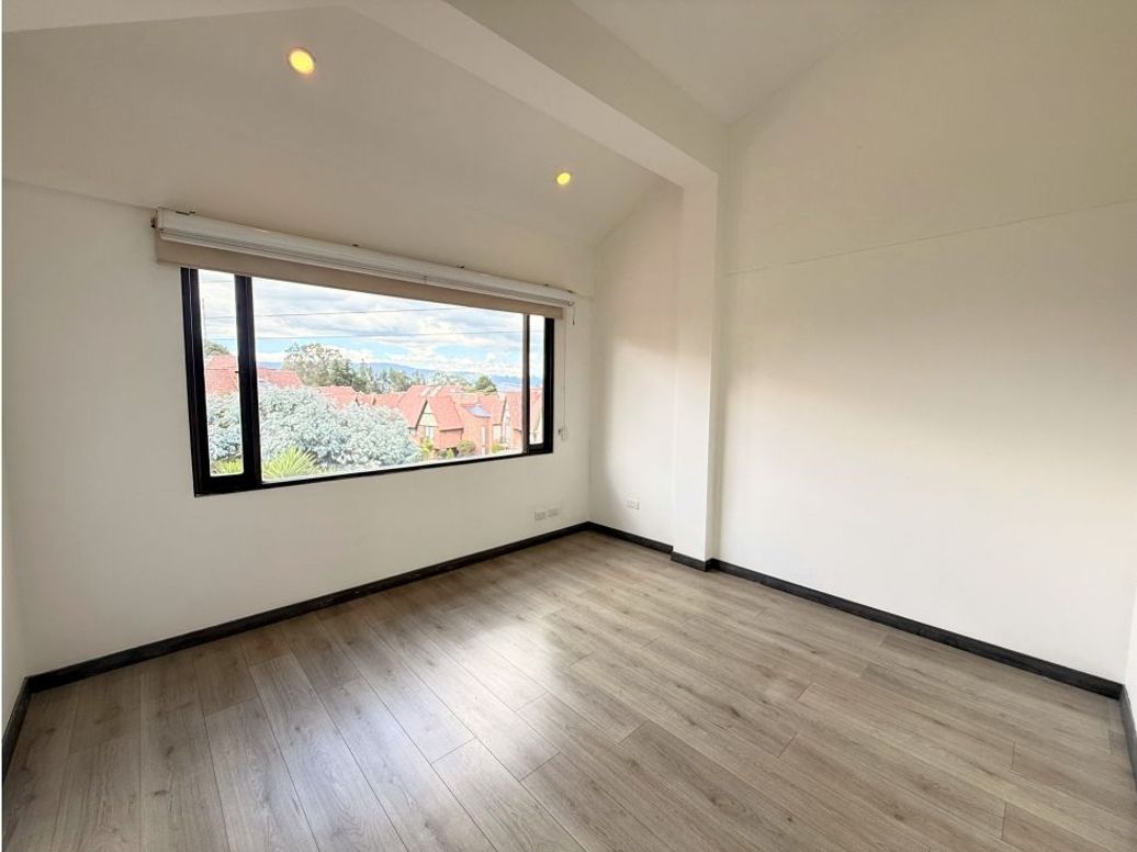 Casa de 5 alcobas en venta en Altos De Suba, Bogotá, 285 m² · foto 15 de 20