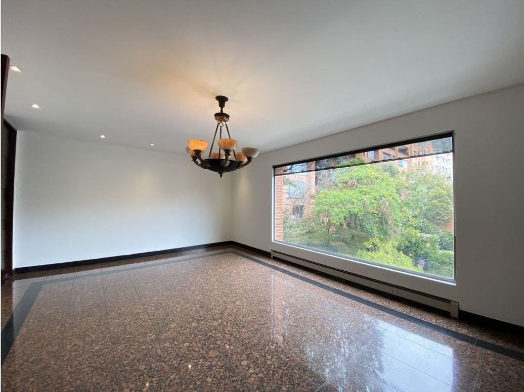 Casa de 4 alcobas en venta en Los Rosales, Bogotá, 525 m² · foto 4 de 20