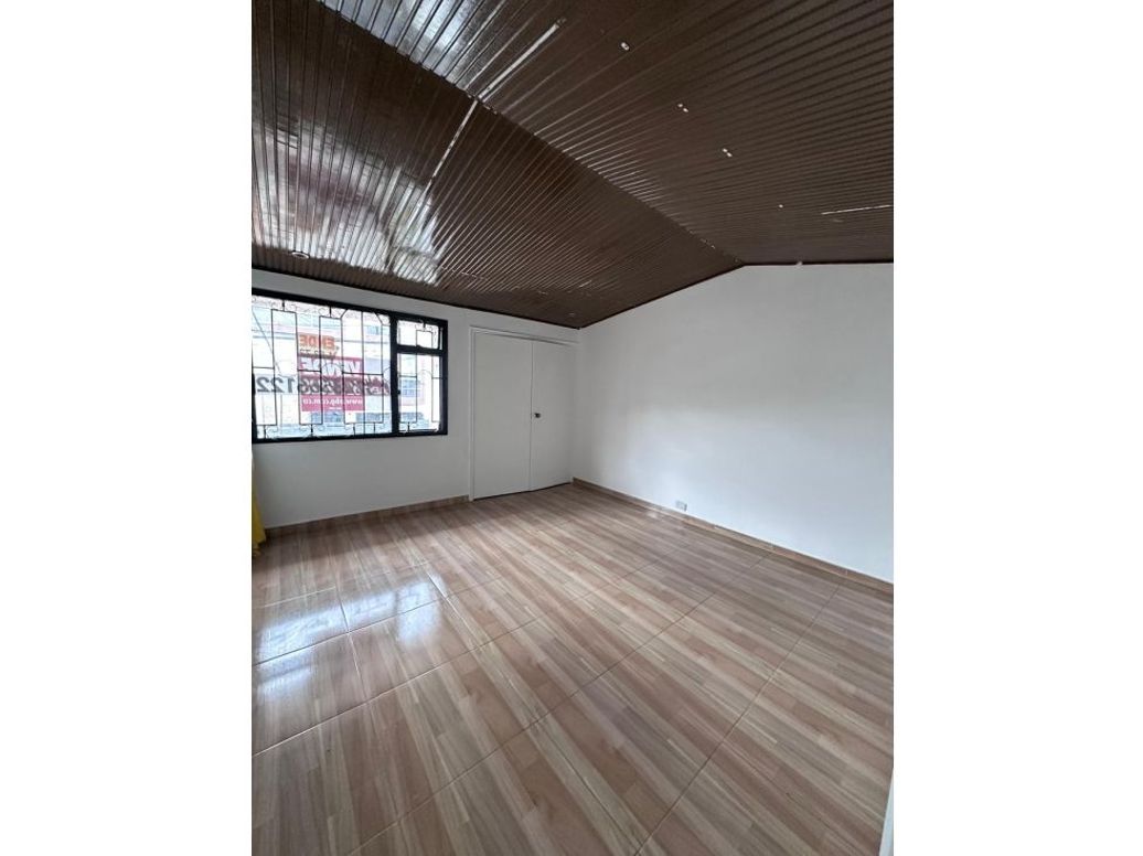 Casa en venta en Normandía, Bogotá · foto 9 de 19