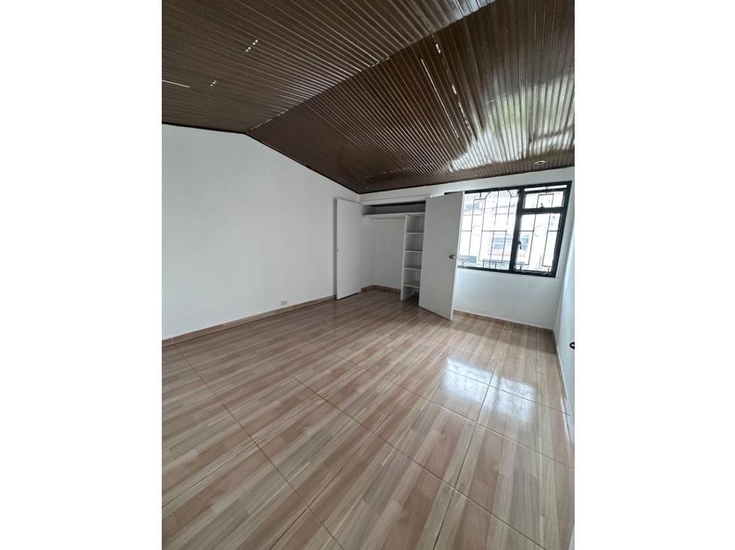 Casa en venta en Normandía, Bogotá · foto 8 de 19