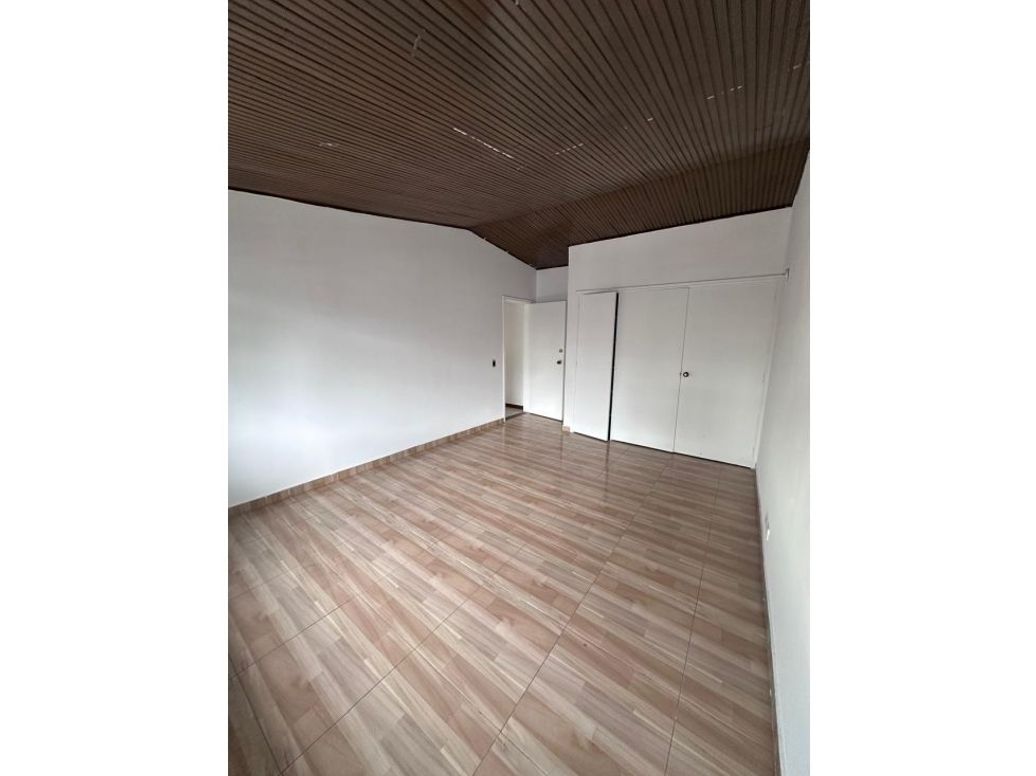 Casa en venta en Normandía, Bogotá · foto 6 de 19