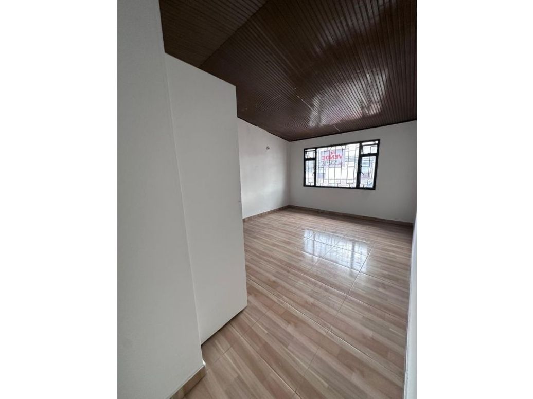 Casa en venta en Normandía, Bogotá · foto 7 de 19